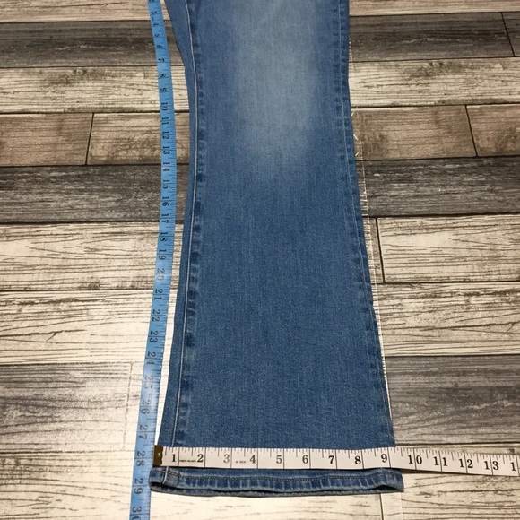 Uniqlo High Rise Flared Jeans Women’s 28 Blue (Inseam 29) Kaihara Light Wash - Picture 2 of 9